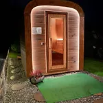 Bylinkowa Jacuzzi & Sauna * 포로닌