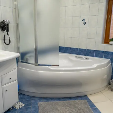 شاليه Bylinkowa Jacuzzi & Sauna بورونين